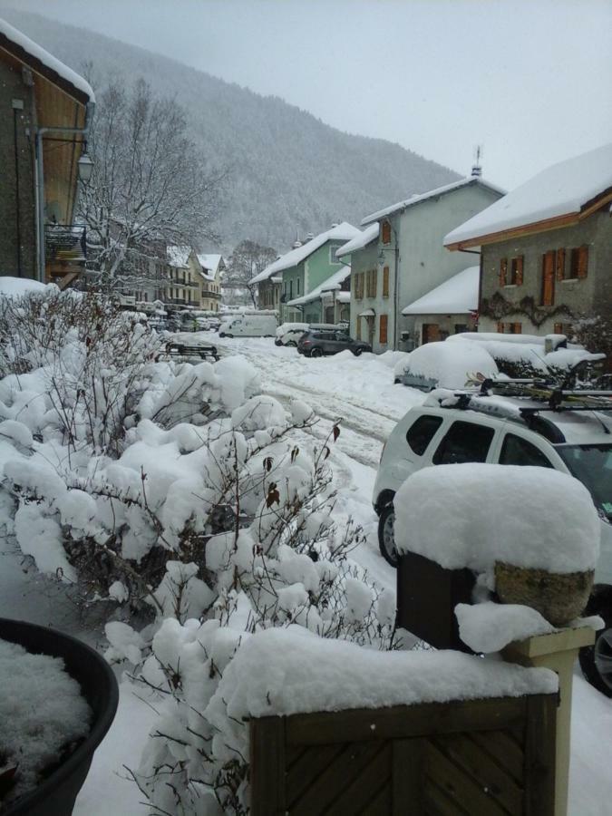 Chambre D'Hotes "Le Moulin" Thones Exterior photo