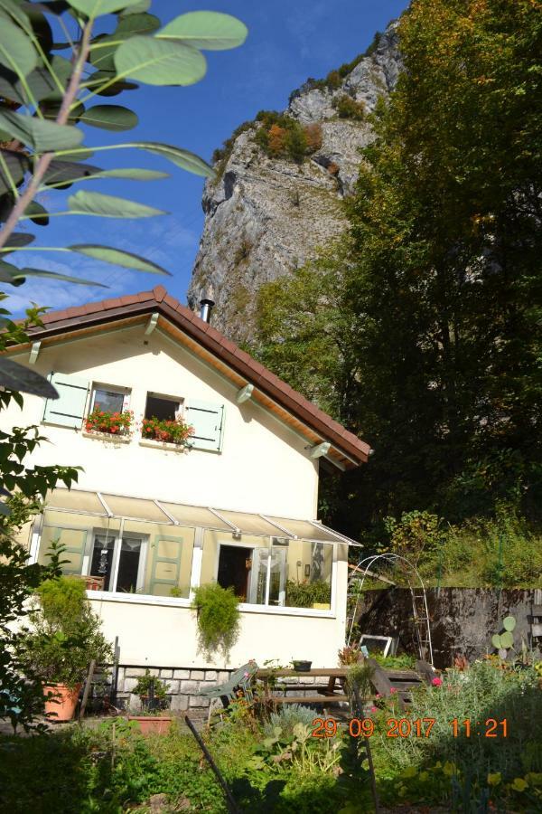 Chambre D'Hotes "Le Moulin" Thones Exterior photo